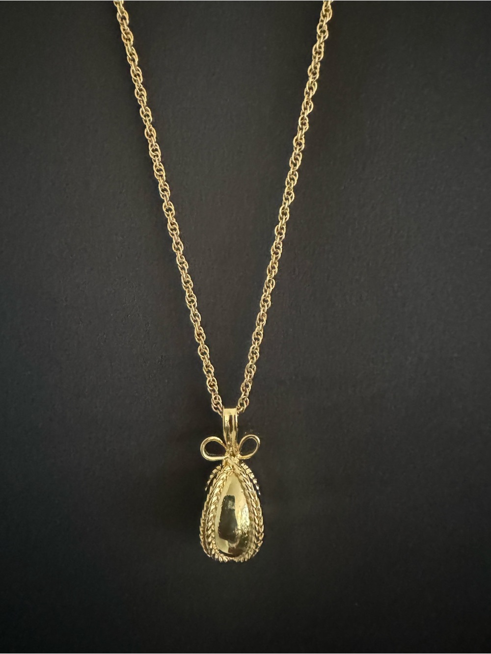 Vintage Joan Rivers Classic Collection Gold Egg Pendant Necklace